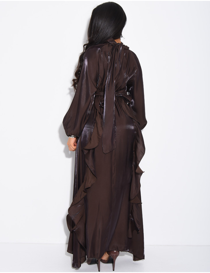 Robe en satin brillant à volants et ceinture à la taille