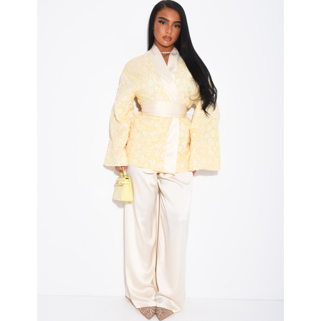 Ensemble kimono brocard ceinturé et pantalon en satin assorti