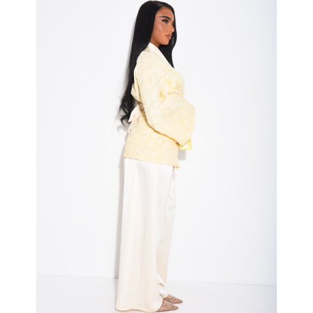 Ensemble kimono brocard ceinturé et pantalon en satin assorti