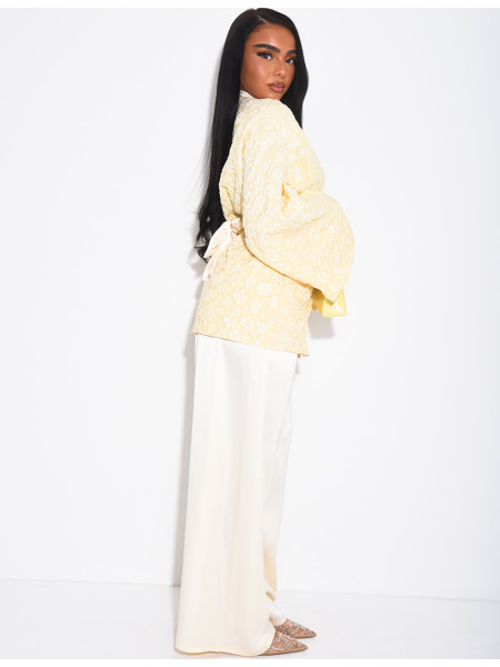 Ensemble kimono brocard ceinturé et pantalon en satin assorti