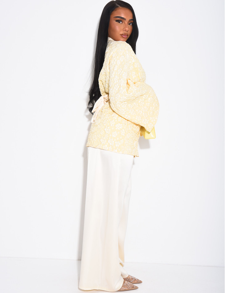 Ensemble kimono brocard ceinturé et pantalon en satin assorti