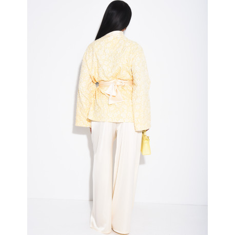 Ensemble kimono brocard ceinturé et pantalon en satin assorti