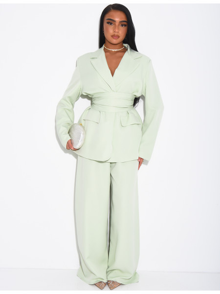 Fitted blazer and straight-leg pants suit