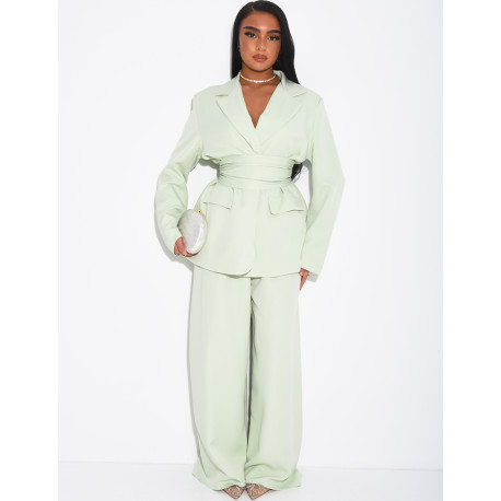 Fitted blazer and straight-leg pants suit