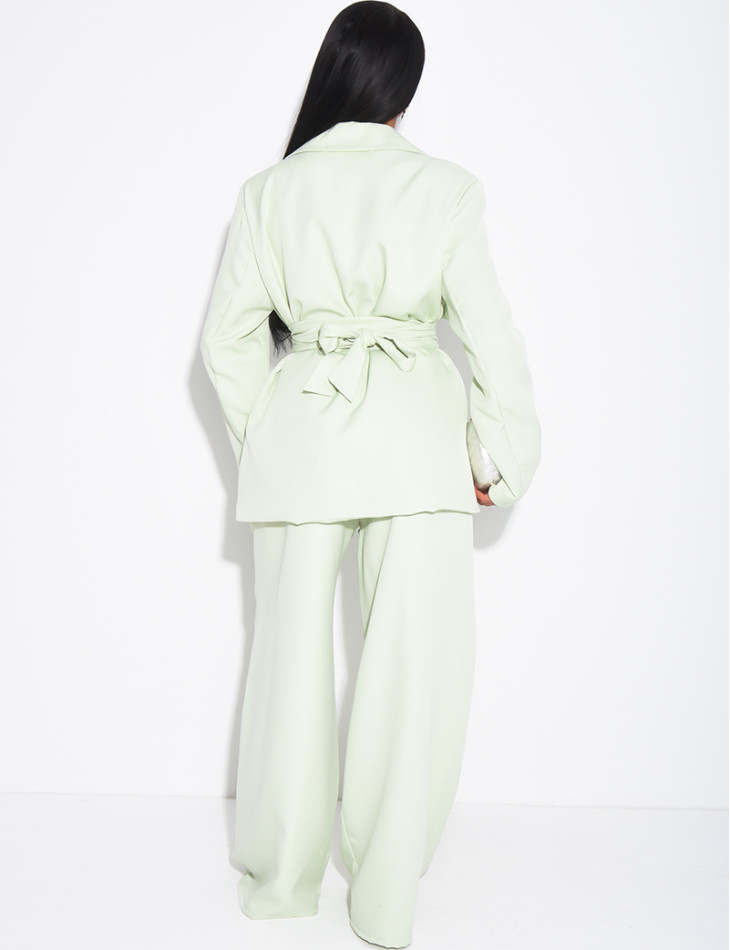 Fitted blazer and straight-leg pants suit