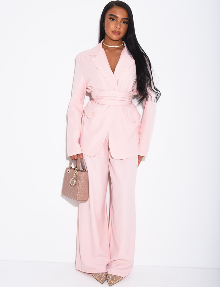 Ensemble de tailleur blazer cintré et pantalon droit