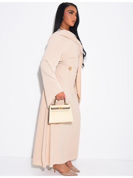Robe longue et fluide à châle au col et broche à la taille