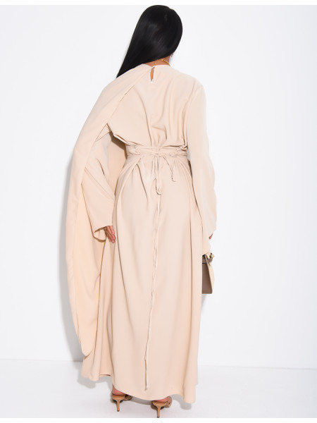 Robe longue et fluide à châle au col et broche à la taille