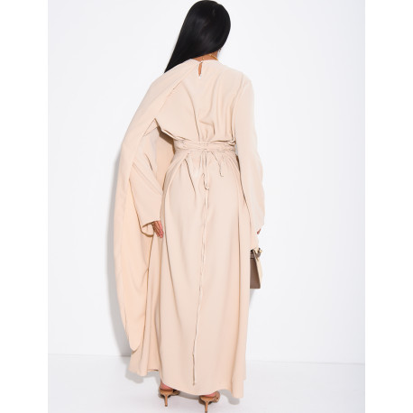 Robe longue et fluide à châle au col et broche à la taille