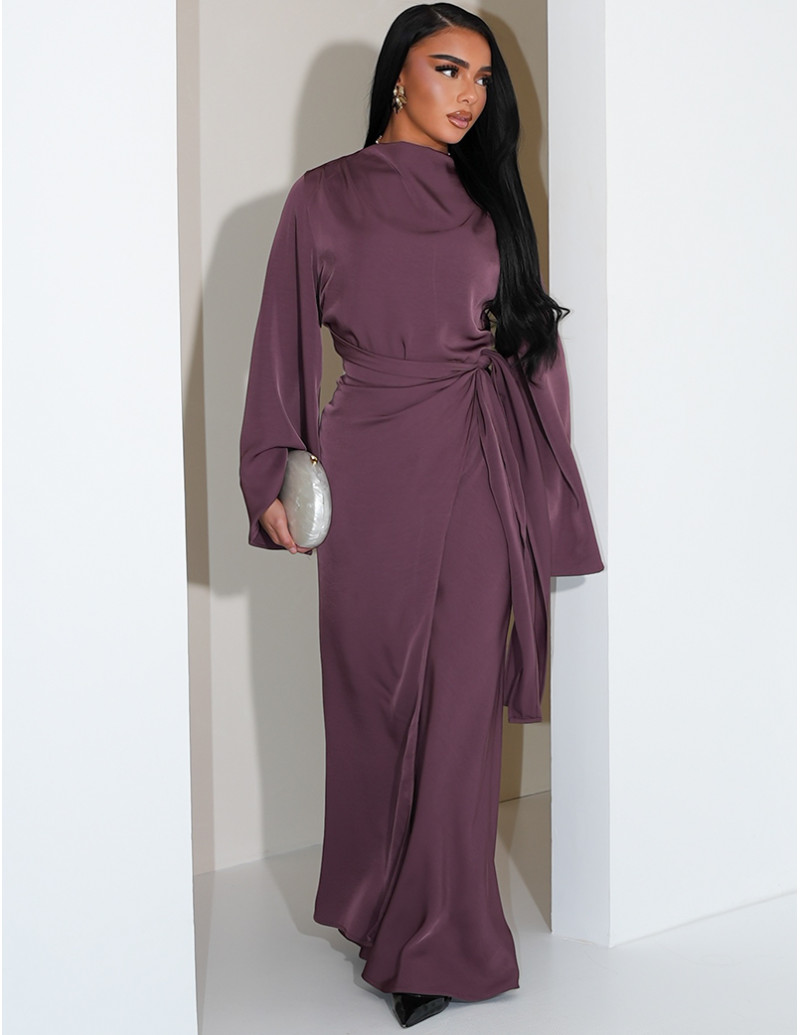 Longue robe en satin...