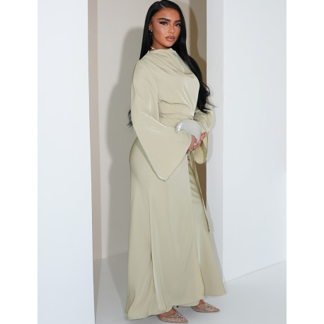 Langes Kleid aus Premium-Satin zum Binden in der Taille.