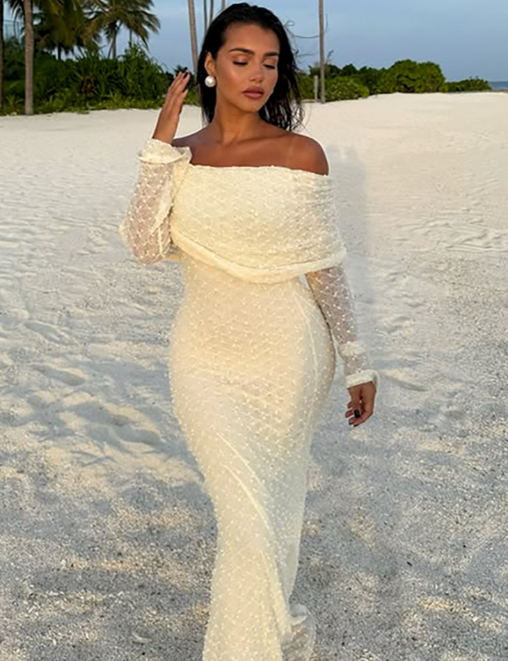 Robe longue col bateau à tissu texturé en relief