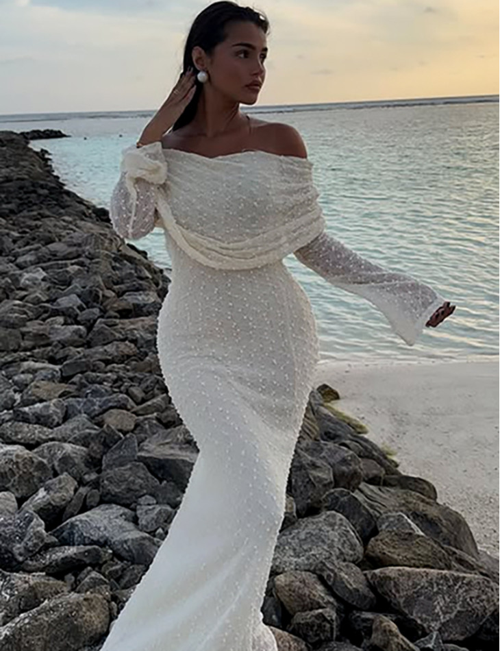 Robe longue col bateau à tissu texturé en relief