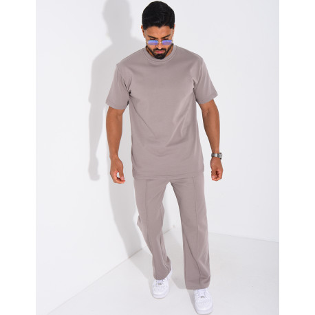 Set aus schmaler Hose und T-Shirt