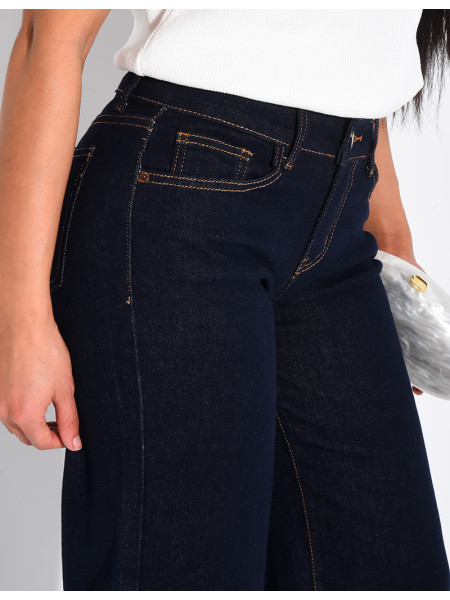 Jeans mit niedriger Leibhöhe, weitem Bein und Waschung