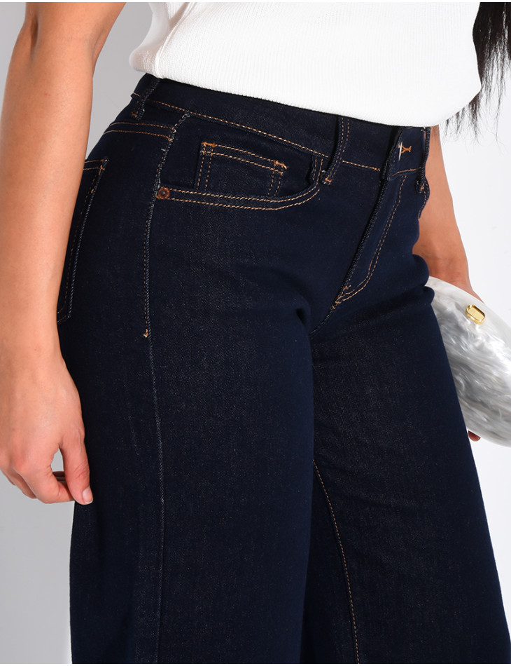 Jeans mit niedriger Leibhöhe, weitem Bein und Waschung