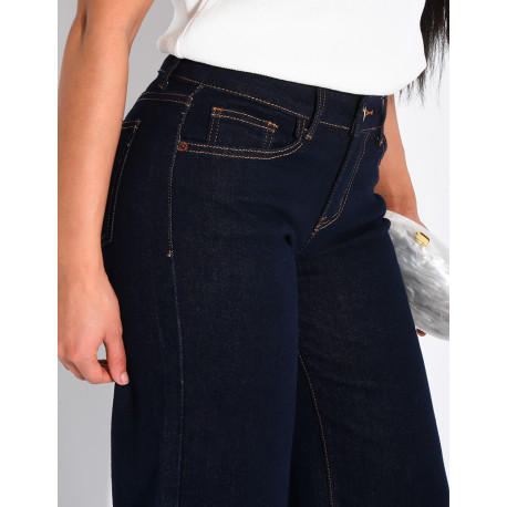 Jeans mit niedriger Leibhöhe, weitem Bein und Waschung