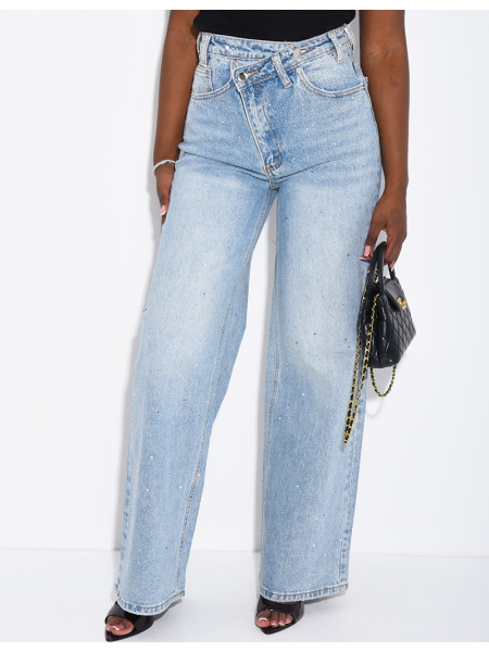 Jeans mit weitem Bein, überkreuzter Knopfleiste und Strasssteinen