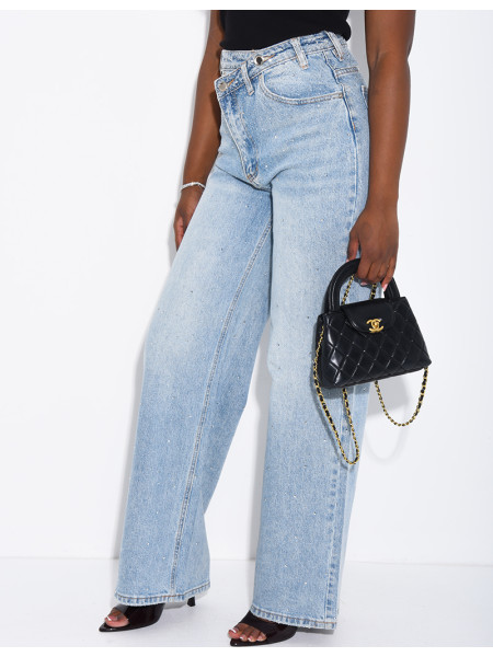 Jeans mit weitem Bein, überkreuzter Knopfleiste und Strasssteinen