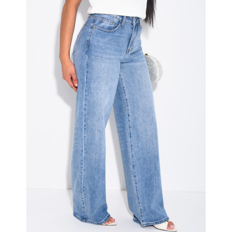 Weite Jeans mit aufgestickten Sternen auf den Gesäßtaschen