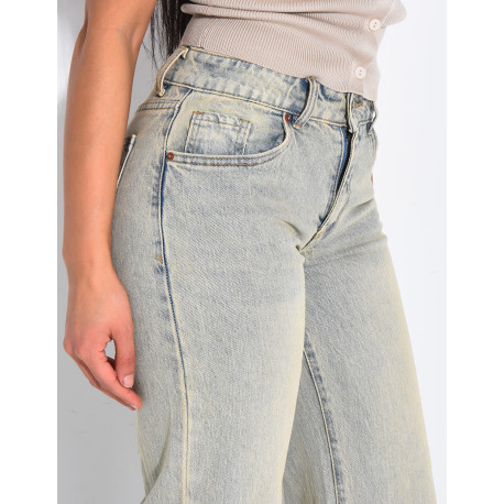 Light blue low-rise wide-leg jeans