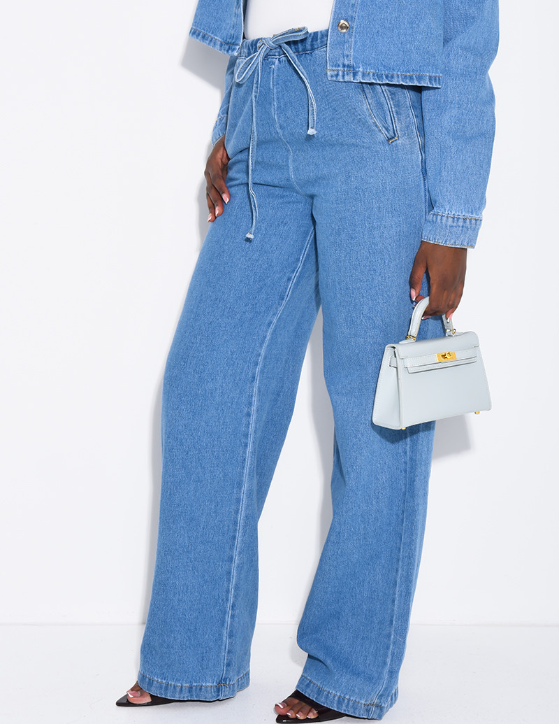 Straight-leg jeans with an...