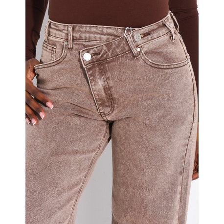 Brown-washed wide-leg jeans with a double-breasted fly