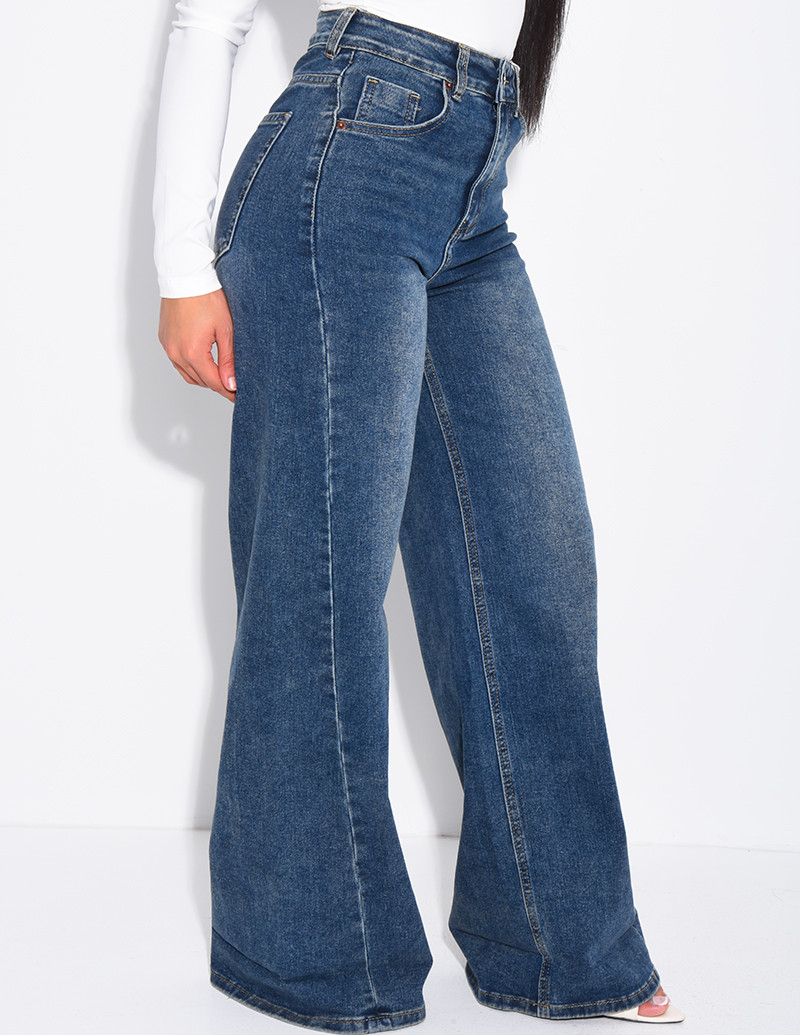 Stretchy wide-leg jeans...