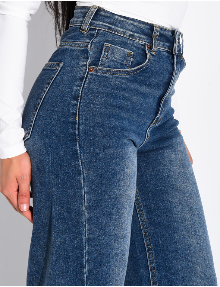 Stretchy wide-leg jeans with cuffs