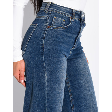 Stretchy wide-leg jeans with cuffs