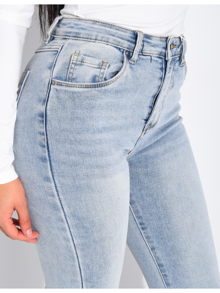 High-waisted stretchy flared jeans