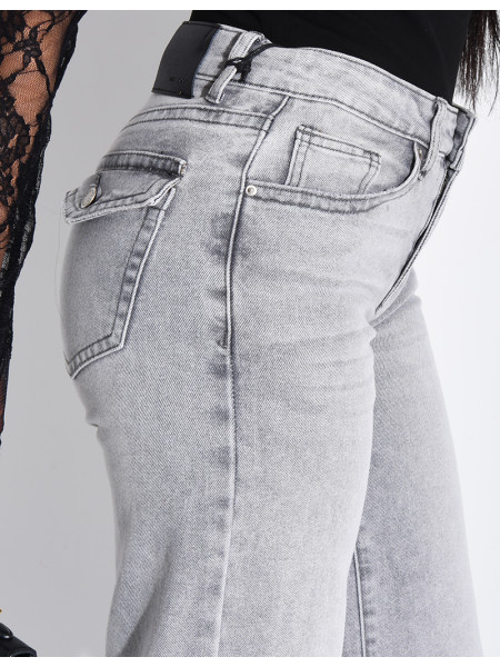 Low-rise wide-leg jeans with flap pockets