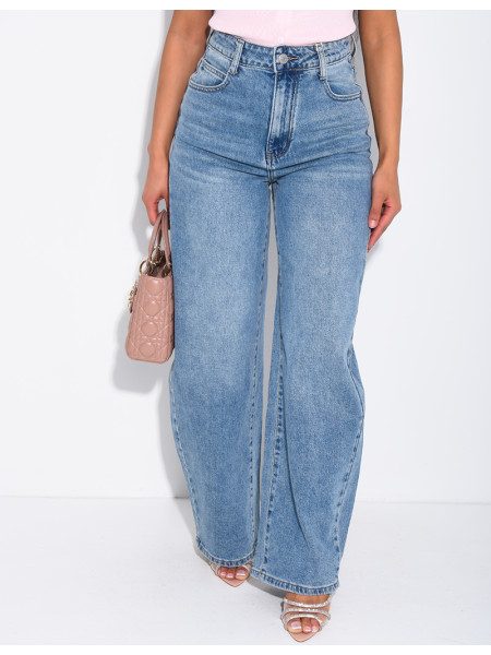 Hoch taillierte Jeans mit weitem Bein, verwaschener Look