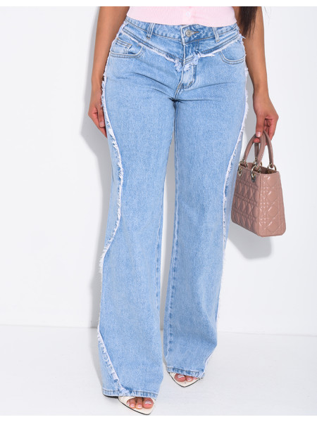 Jeans mit weitem Schnitt und mittlerer Leibhöhe, mit ausgefransten Nähten