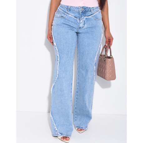 Jeans mit weitem Schnitt und mittlerer Leibhöhe, mit ausgefransten Nähten