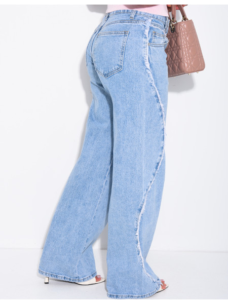 Jeans mit weitem Schnitt und mittlerer Leibhöhe, mit ausgefransten Nähten