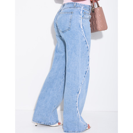 Jeans mit weitem Schnitt und mittlerer Leibhöhe, mit ausgefransten Nähten