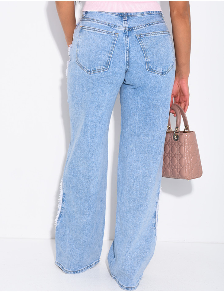Jeans mit weitem Schnitt und mittlerer Leibhöhe, mit ausgefransten Nähten