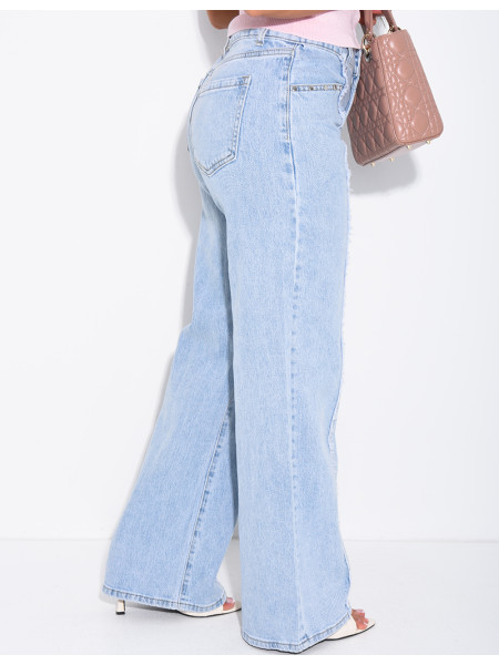 Jeans with frayed seams and studs on the pockets