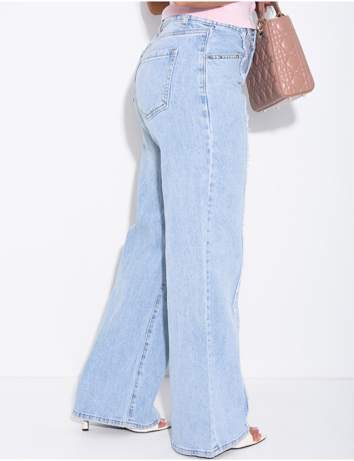 Jeans with frayed seams and studs on the pockets