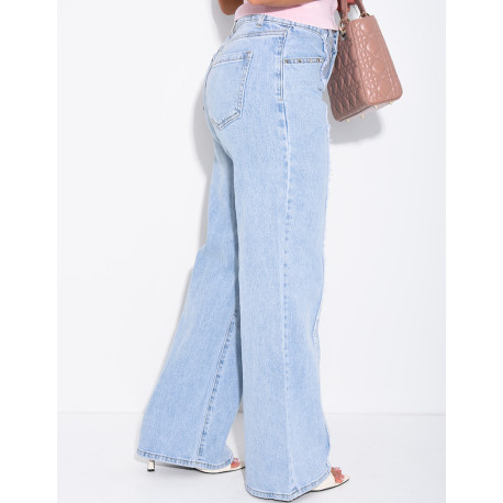 Jeans with frayed seams and studs on the pockets