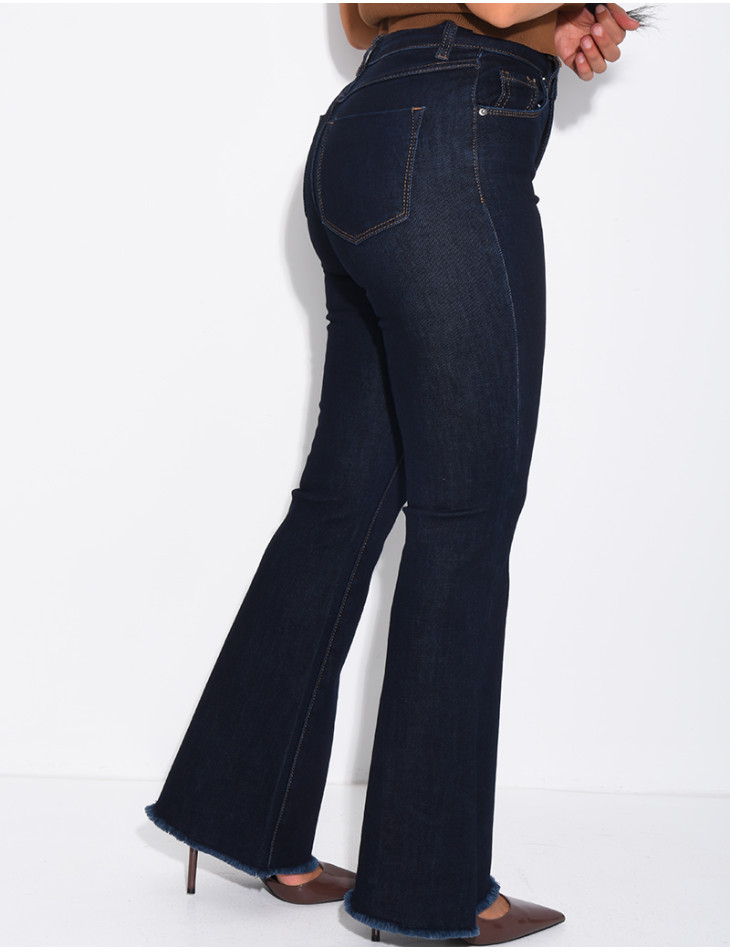 High-waisted stretchy flared jeans