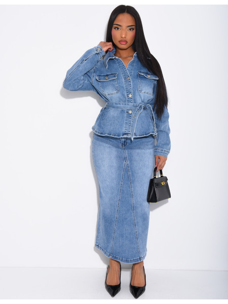 Jeans-Set aus langem Rock und Jacke mit Gürtel