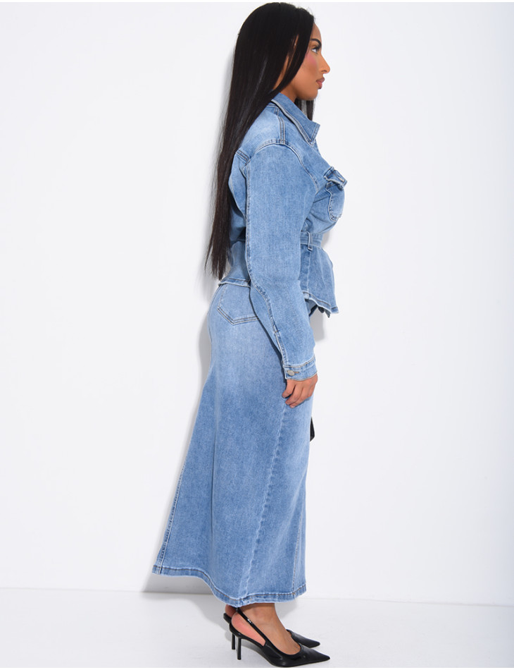 Jeans-Set aus langem Rock und Jacke mit Gürtel
