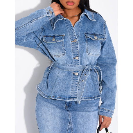 Jeans-Set aus langem Rock und Jacke mit Gürtel