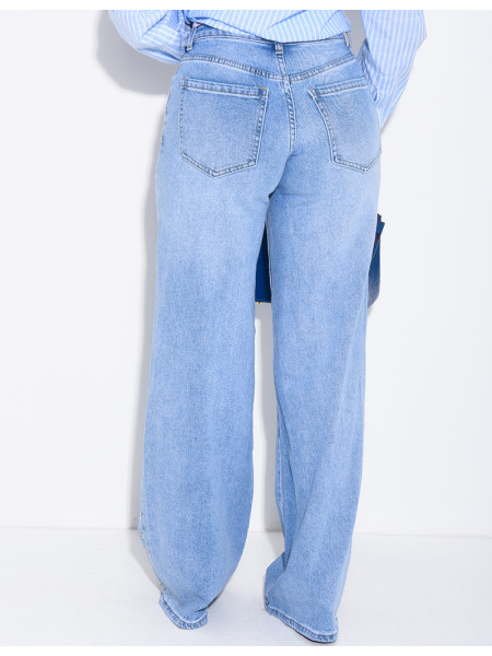 Jeans coupe droite à oeillets