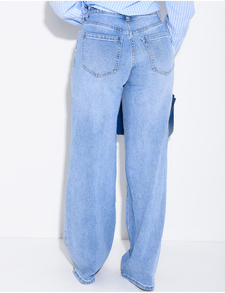Jeans coupe droite à oeillets