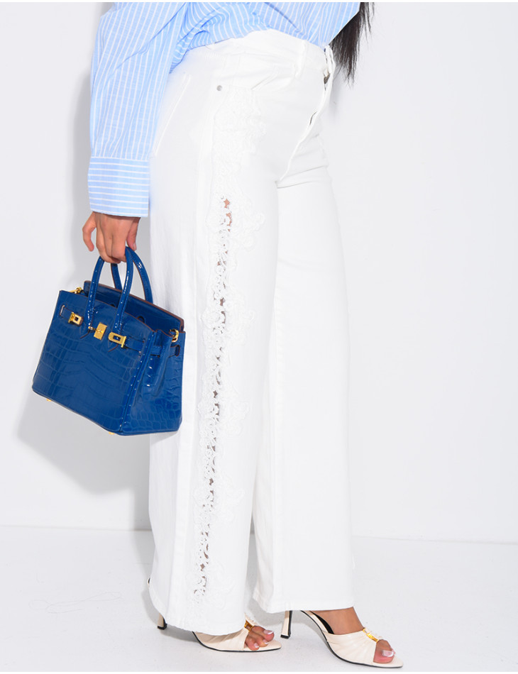 Jeans coupe droite à empiècements en dentelle