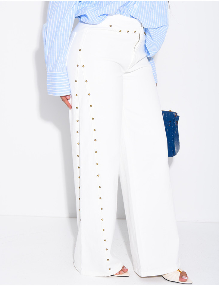 Jeans coupe évasée à clous