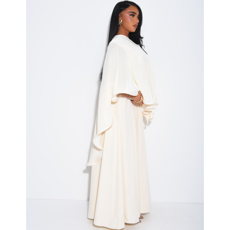 Ensemble robe sans manche évasée et cape plissée à broche